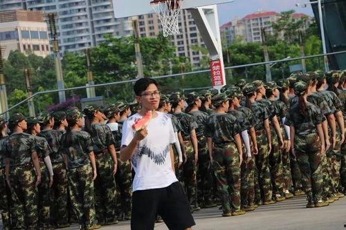 娱乐吃瓜军训,青春记忆里的酸甜苦辣  第2张